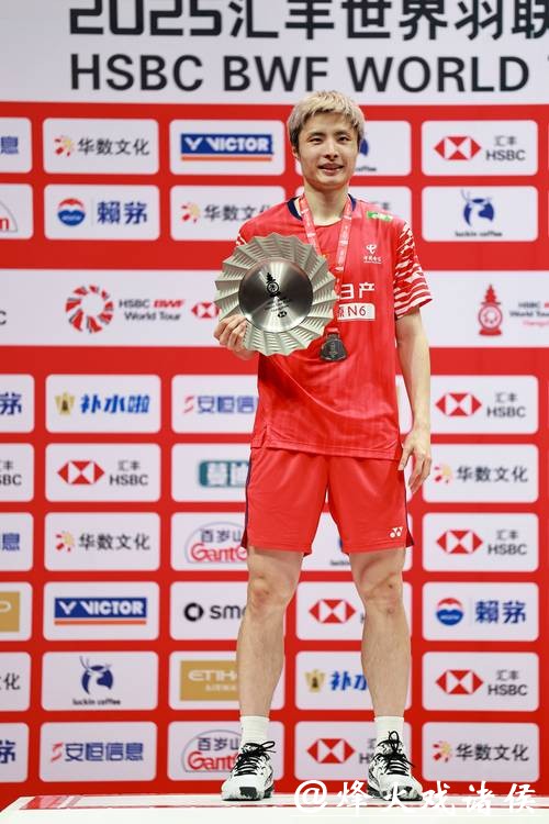世界羽联年终总决赛 石宇奇0-2小波波夫获男单亚军